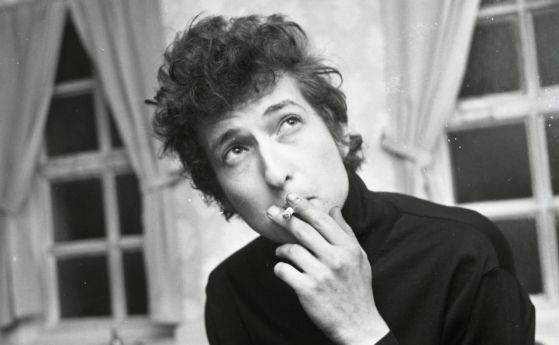 Боб Дилън най-накрая каза, че ще приеме Нобеловата награда за литература