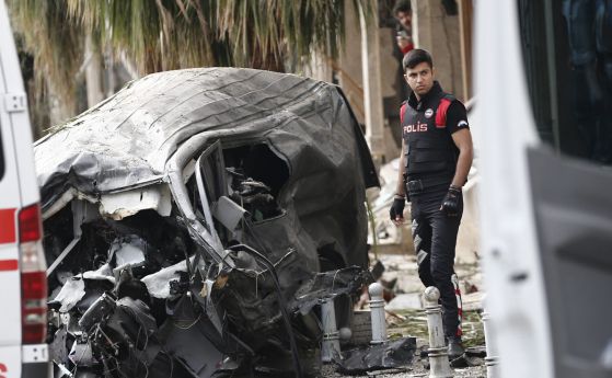 Бомба причини смъртта на две деца в Турция