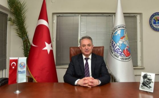 Лидер на изселниците в Турция се разгневи, че в секцията в Бурса се говори на български