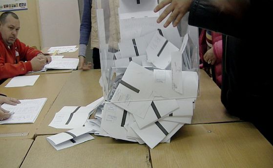 Референдумът на Слави на ръба да стане задължителен