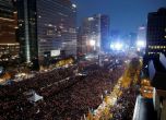 Стотици хиляди на протест с искане за оставката на президента на Южна Корея