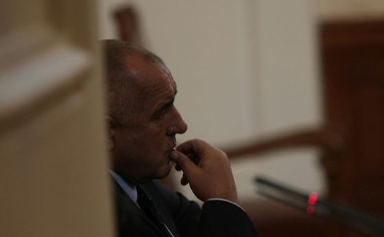 Борисов тръшна вратата и напусна пленарната зала преди гласуването на оставката