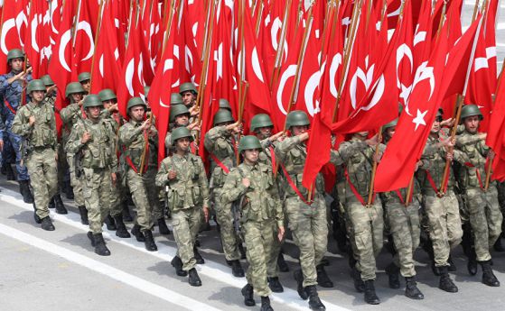 Турция освобождава от военна служба роднините на загиналите при преврата