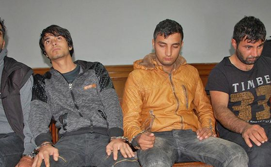 Петима от задържаните за бунта в Харманли остават в ареста