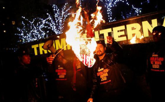 Тръмп иска отнемане на гражданството за изгорен флаг, протестиращи отговориха