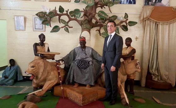 Ето как кралят на мосите посрещна Кабан в Буркина Фасо (снимки)