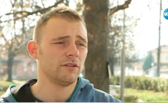 Училищен директор 8 години държи диплома на ученик като залог срещу пари