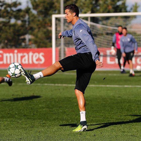 Кой ще достигне пръв кота 