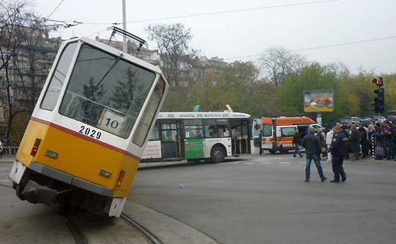 Трамвай дерайлира в столицата