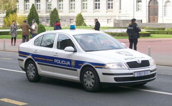 Двама българи арестувани в Хърватия, возили мигранти
