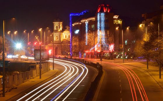 Пловдив се нагизди великолепно за коледния бал (снимки)