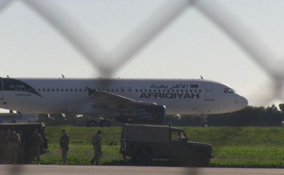 Отвлечен пътнически самолет кацна в Малта (обновена)