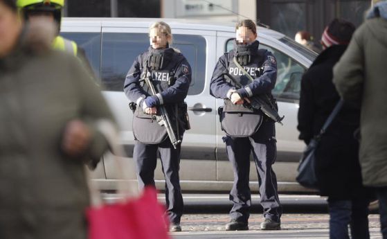 Германската полиция пази от терористи без патрони в оръжията