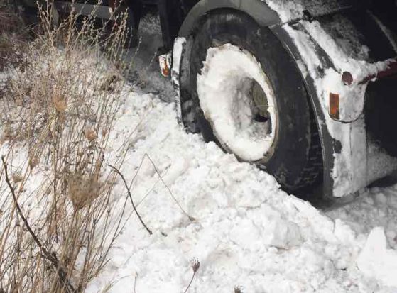 Двама загинаха след удар на кола и камион край Симеоновград 112