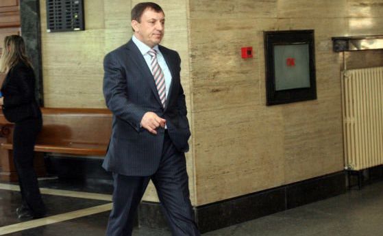 Алексей Петров отива на съд за пране на над 3 млн. лева