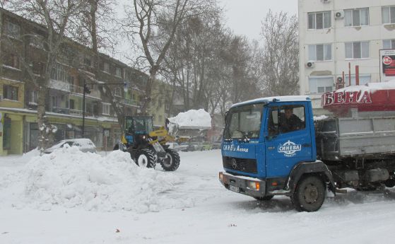Силистра остава под снежна блокада (снимки)