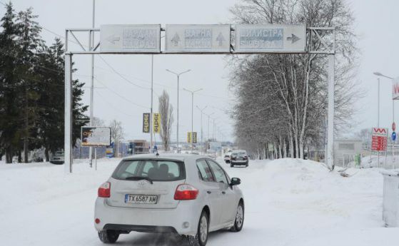 Много от пътищата в Добричко още са затворени