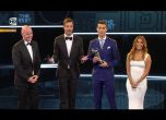 Роналдо взе наградата на ФИФА и захапа яко Барселона
