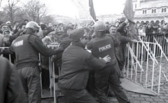 Спомен от тефтера: Как Първанов се измъкна, как се влиза в парламента и се гърми шампанското на депутатите