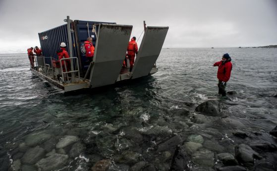 Нова машина прави по-лесен достъпа до брега на българската база на Антарктида