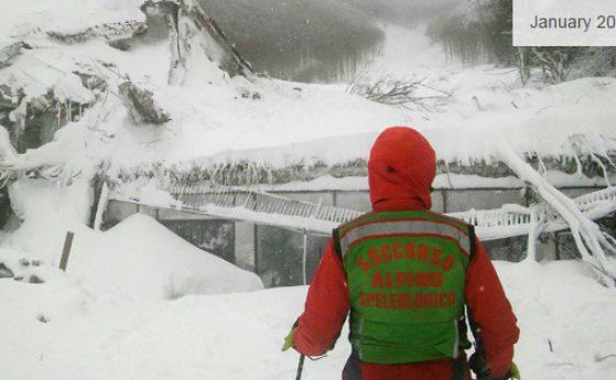 Жена яла сняг и лед и оцеляла 58 часа под лавината в Италия