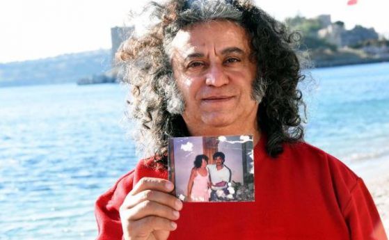Турски фолк певец твърди, че е баща на Адел