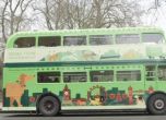 Първият туристически автобус за кучета заработи в Лондон (видео)