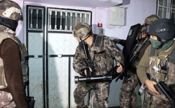 Турската полиция задържа 445 души и свърза арестите с Ислямска държава