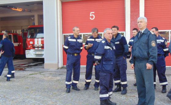 МВР търси спешно 175 пожарникари