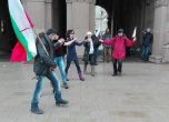Протест пред МОН с Пайдушко хоро, искат народни танци в училище (видео)