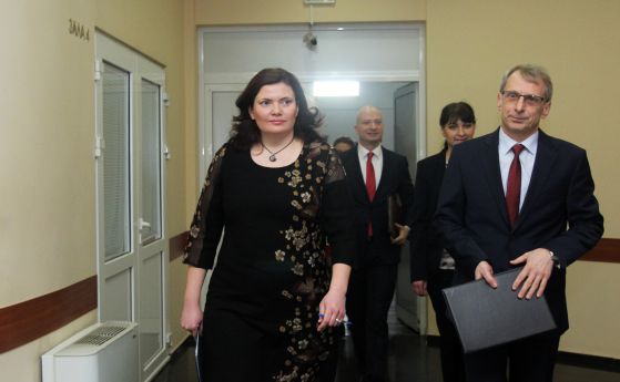 Двама министри обвиниха Кунева за замразените пари за наука