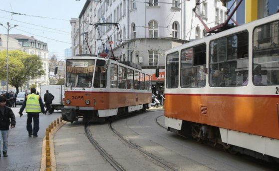 Пожар спря трамваите по 