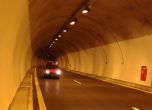Камион отнесе светофар в тунел "Правешки ханове" (обновена)