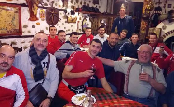 ЦСКА празнува с бански специалитети победата над Пирин