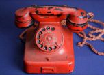 Продадоха червения телефон на Хитлер за 243 000 долара