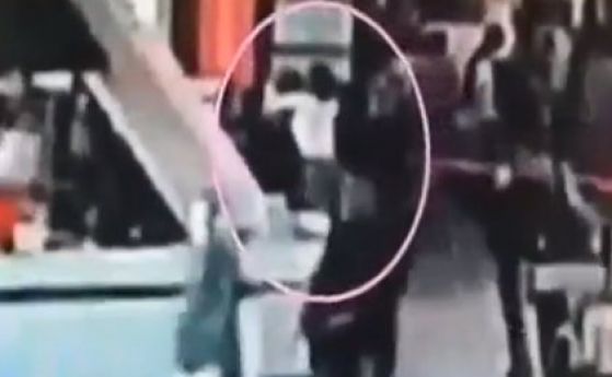 Видео показва предполагаемия момент на убийството на Ким Чен-нам