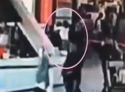 Видео показва предполагаемия момент на убийството на Ким Чен-нам