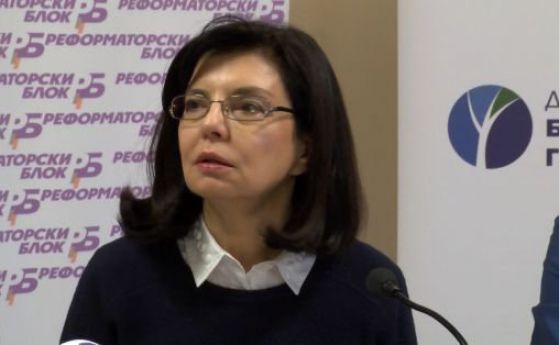 Кунева учтиво помоли Герджиков министрите му да не влияят на изборите
