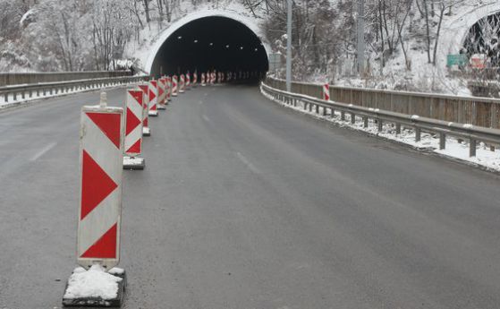 Инспекции на тунелите блокират "Хемус"