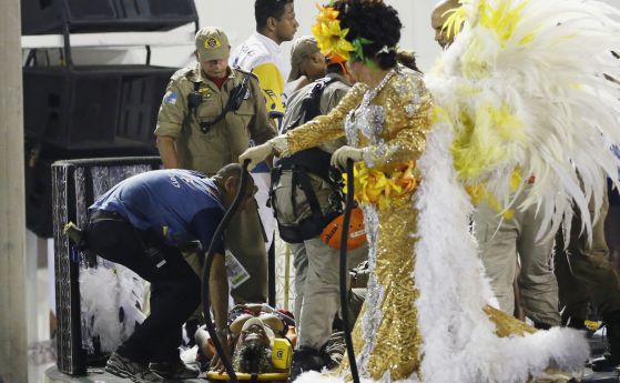 Платформа се срути на карнавала в Рио, 15 ранени