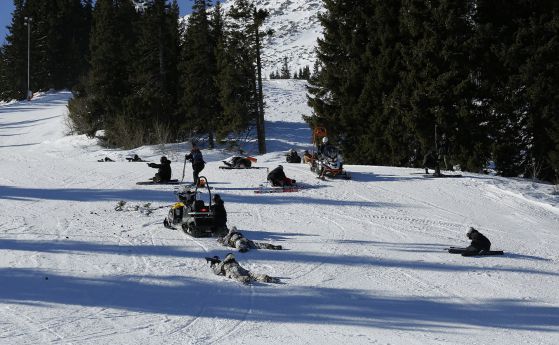 НСО показа как охранява ВИП-ове по време на ски спускане (снимки)