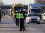 Десетки хиляди автомобили "пълзят" към София