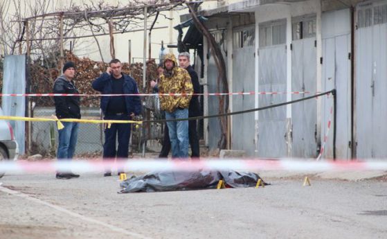 Версия за откритите тела в Казанлък: Полицай застрелял приятелката си от ревност и се самоубил