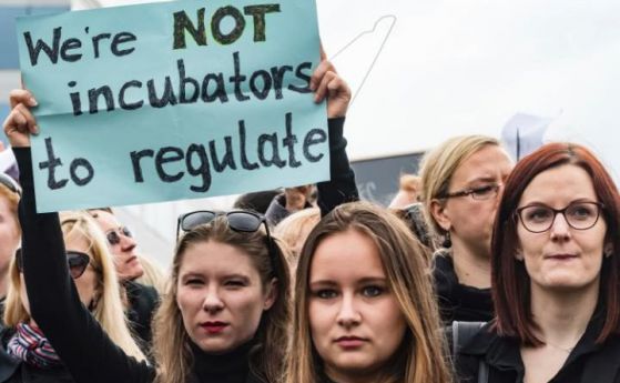 Бременни полякини принудени да пътуват в чужбина за аборт