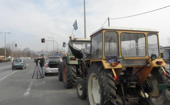 Фермери излизат на протест на пътя за Кулата