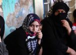 ИДИЛ наказва жените в Ракка в метални клетки с черепи