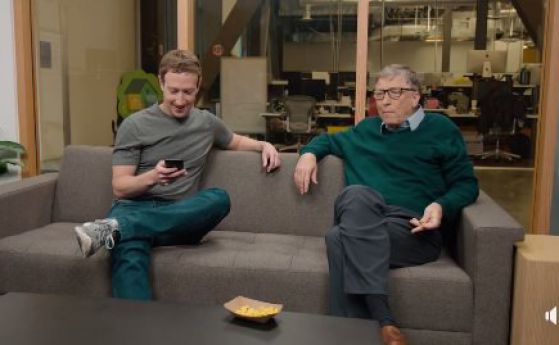 Бил Гейтс помага на Зукърбърг да се дипломира (видео)