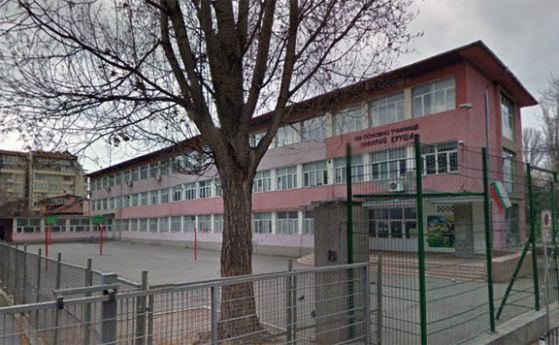 Искат оставката на главния архитект на София заради план за строеж в двора училище