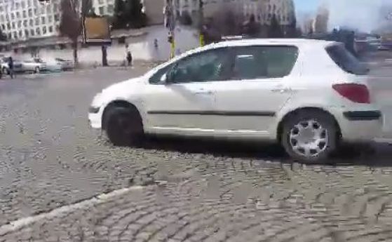 Кръстовището на "Пирогов" - най-подходящото място да караш в насрещното (видео)