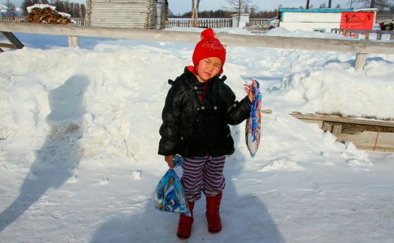 4-годишно дете вървя с часове в Сибир, за да помогне на болната си баба